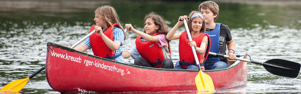 Spree-Bären im Kanu auf dem Landwehrkanal