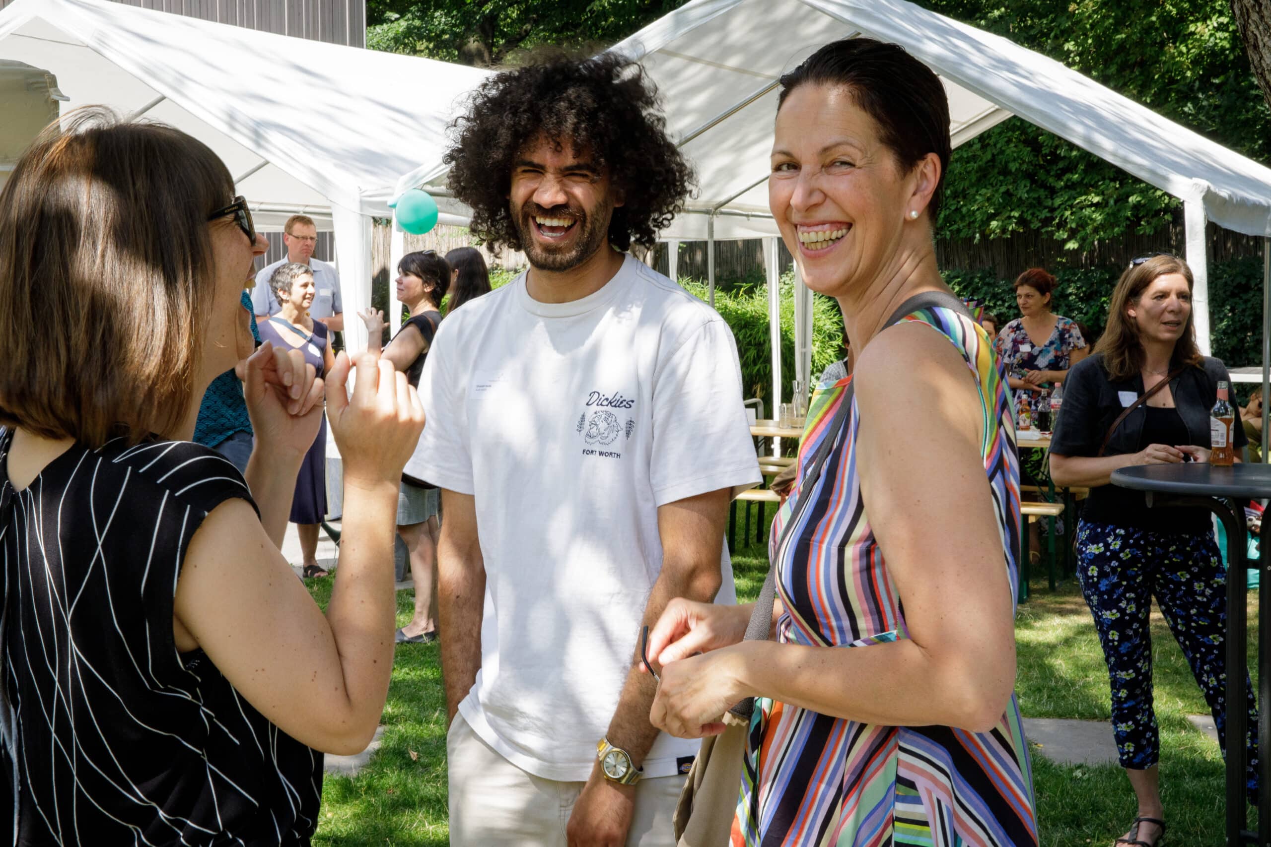 Sommerfest 2022 - Gäste haben Spaß